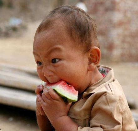 吃瓜男娃头像高清,高清“吃瓜男娃”头像背后的故事