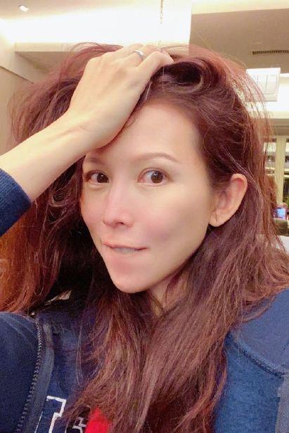 蔡少芬深夜吃瓜