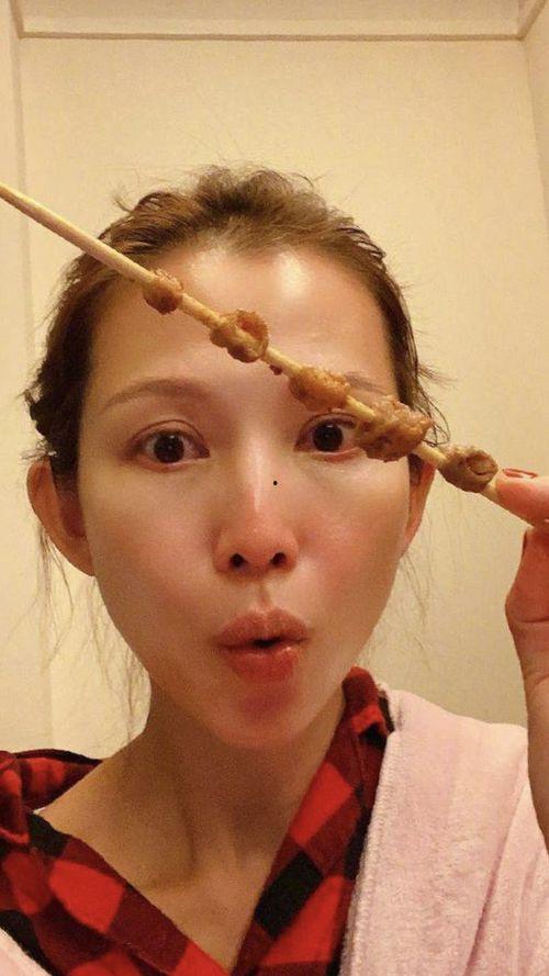 蔡少芬深夜吃瓜