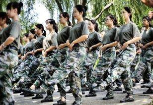 军训跳舞衣服吃瓜,舞动青春,瓜香四溢的集体记忆