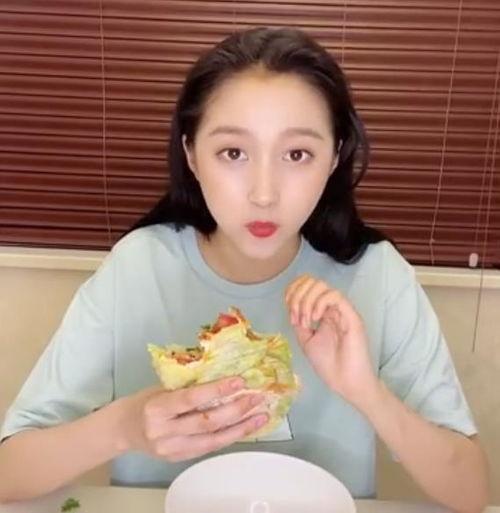 大闺女吃瓜吐籽,揭秘瓜果中的奇妙世界